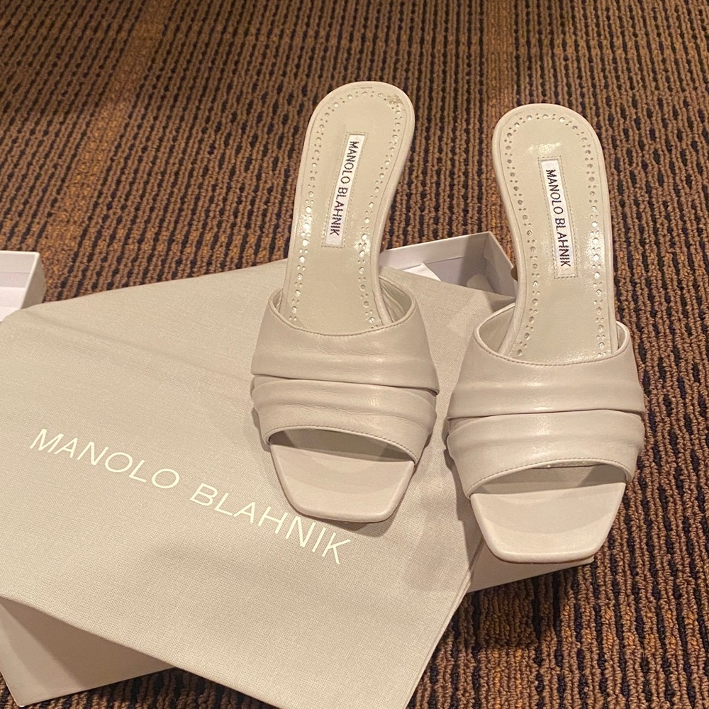 Manolo Blahnik Cream Leather Heels